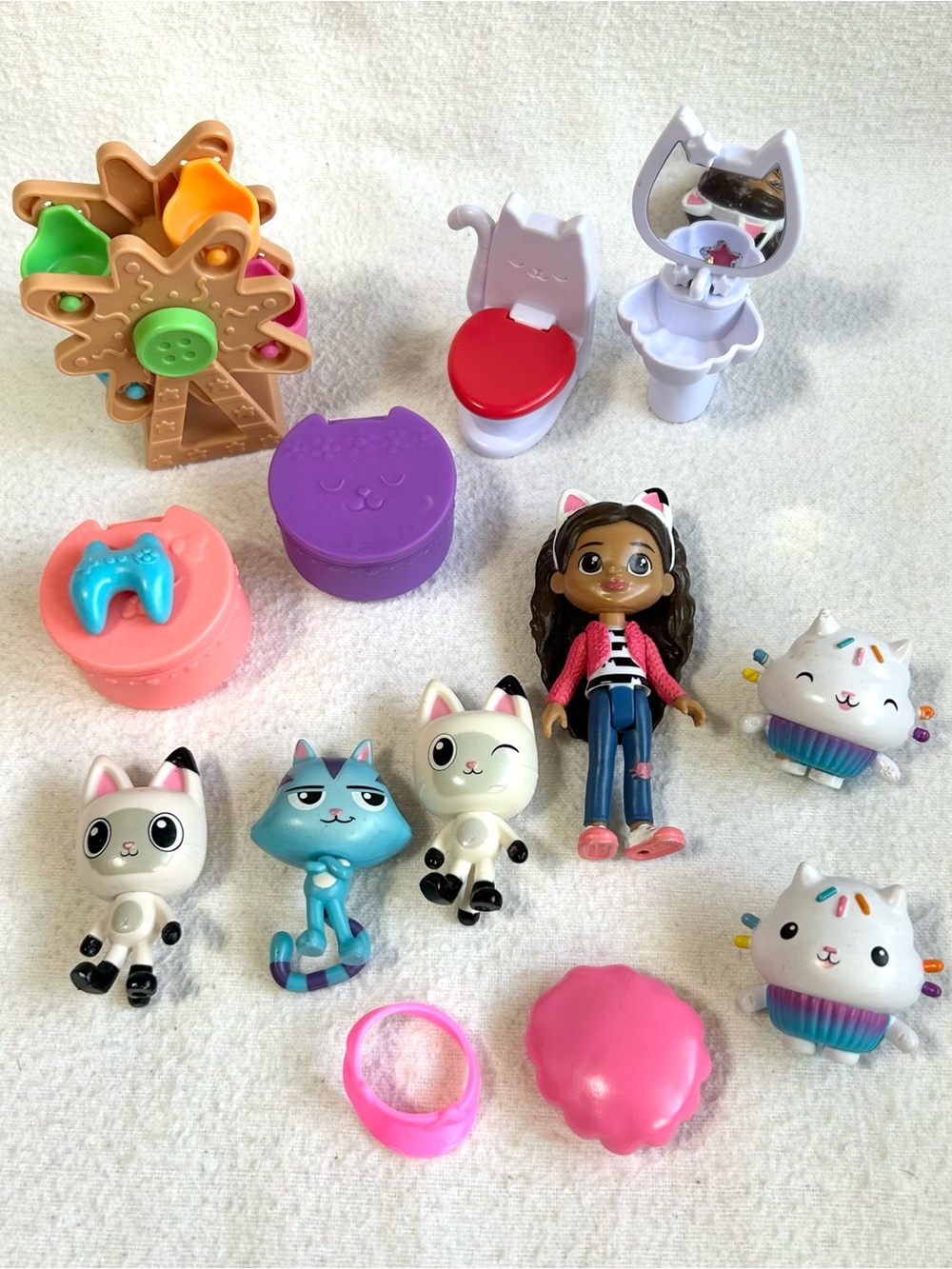Gabby’s Dollhouse: Gabby, 2 Pandy Paws, 2 Cakey Cats, Catrat, Toilet, Sink +